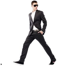 Runway linen suit by Dolce&Gabbana.